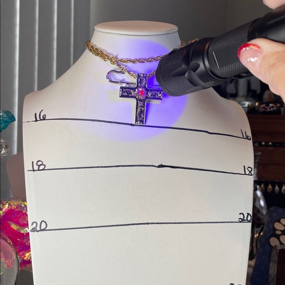 Vintage-Inspired Gold and Silver Cross Brooch with a Real Ruby Center - Picture 3 of 6